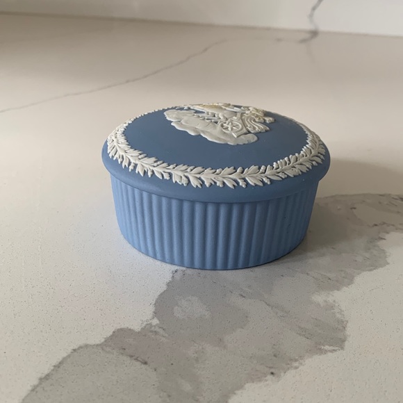 Wedgwood Other - Wedgwood jasperware trinket dish with lid